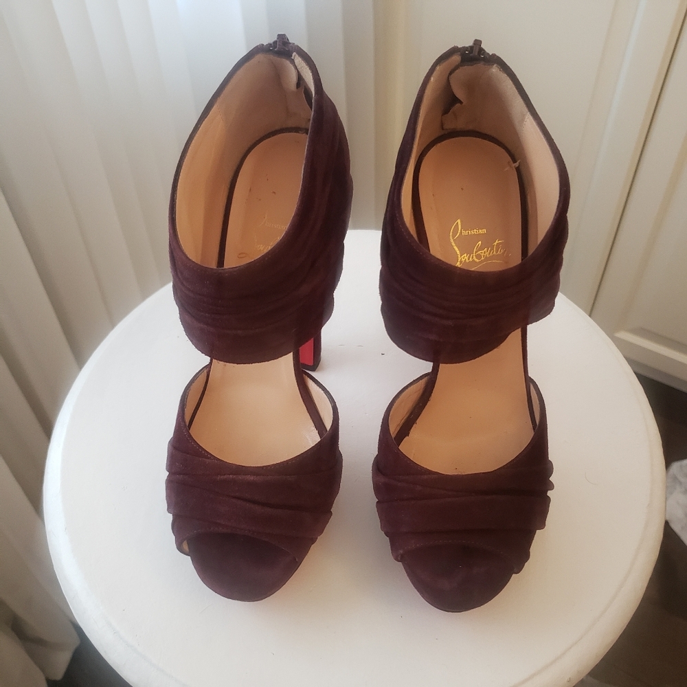 ❤️❤️ SOLD ❤️❤ Christian Louboutin Applique 140 Veau Plump Velour